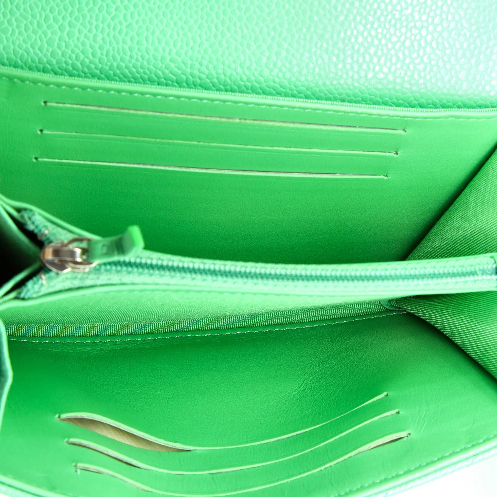 CC Gusset Classic Flap Wallet Quilted Caviar Medium